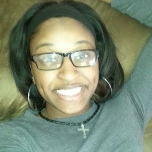 Meet your Posher, Dominique